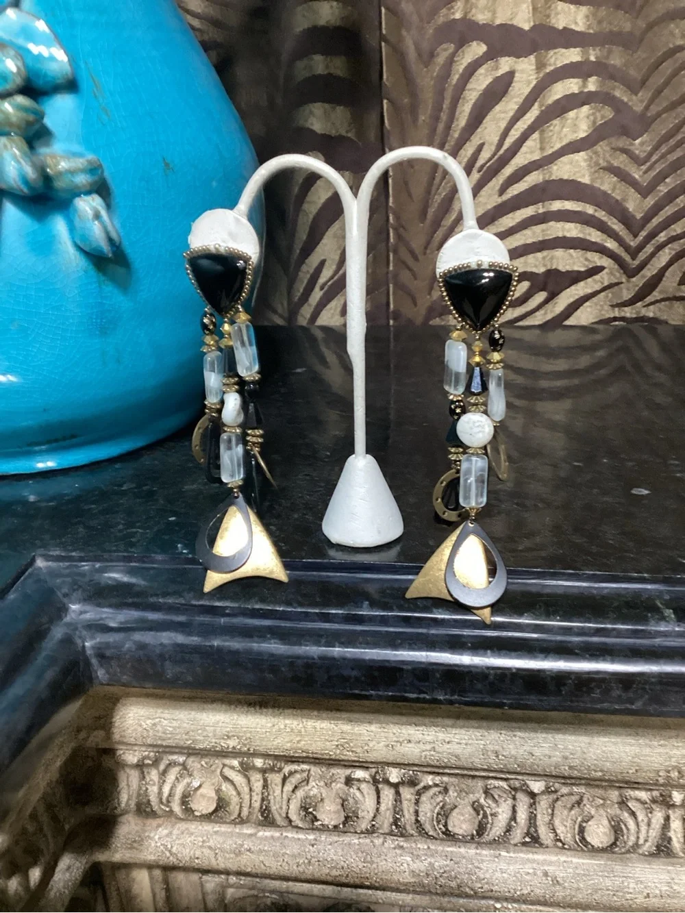 NWT long pierced earrings lynx